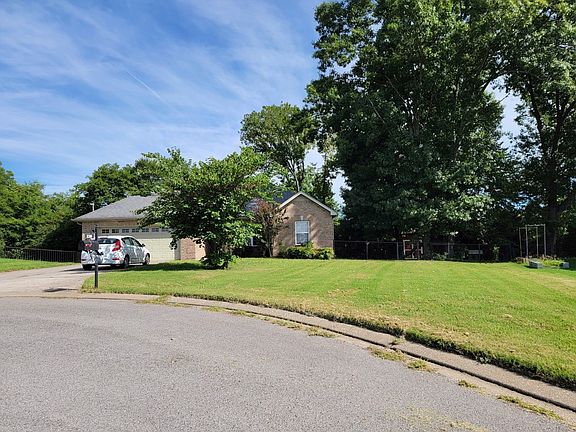 3rd image of 230 Mill Creek Ct