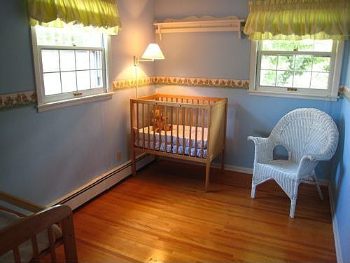 Fantastic 4th bedroom mamkes a great nursery or office. 