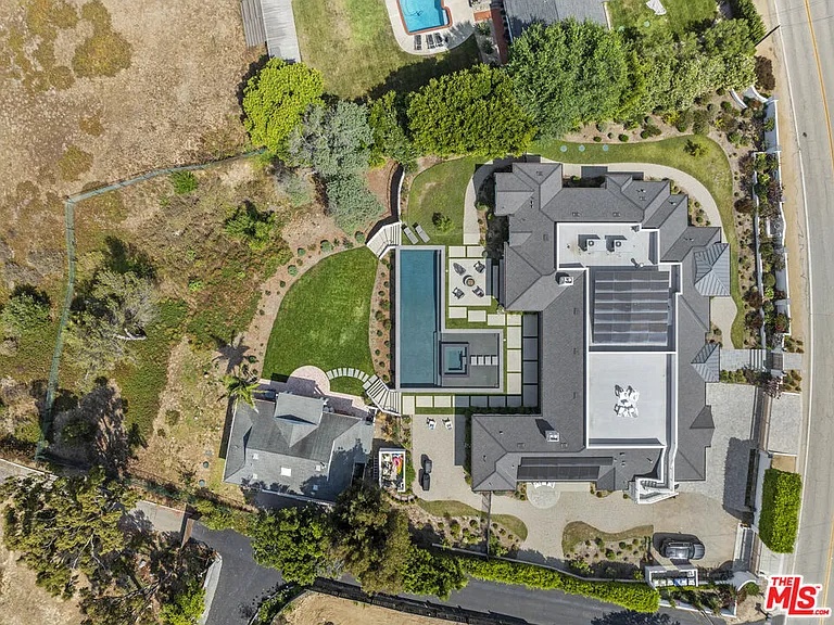 6671 Dume Dr — Photo 3