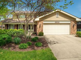 2532 Aylesbury Ln, Darien, IL 60561