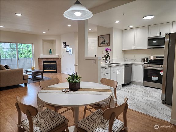 4th image of 14714 Admiralty Way #B 208