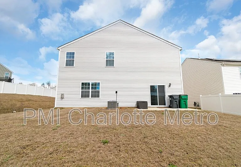 8019 Rowling Dr — Photo 16