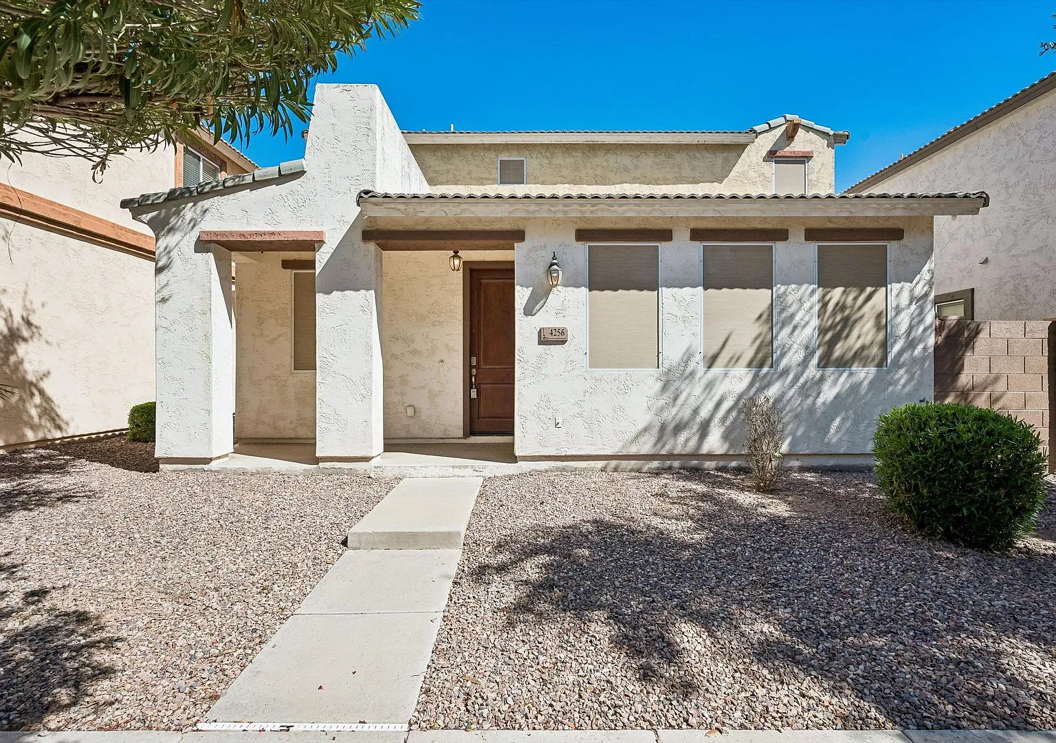 Carla Vista Dr 4256 E — Photo 2