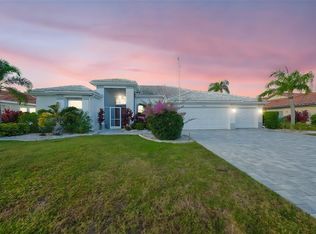 2320 Platinum Dr, Sun City Center, FL 33573