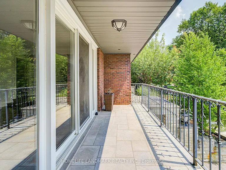 102 Stratford Cres — Photo 47