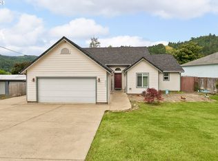450 Alta Vista Ave, Drain, OR 97435