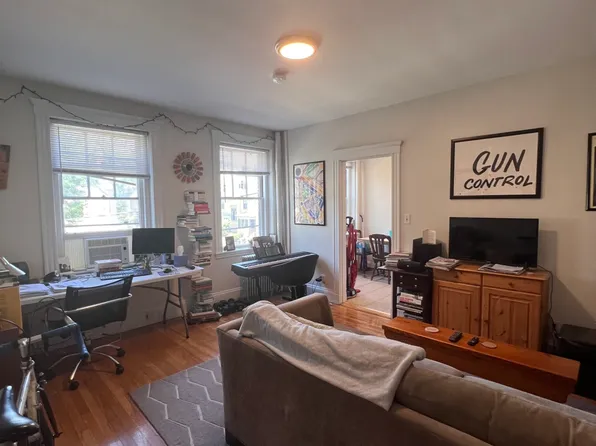 15 Langdon St #2, Cambridge, MA 02138