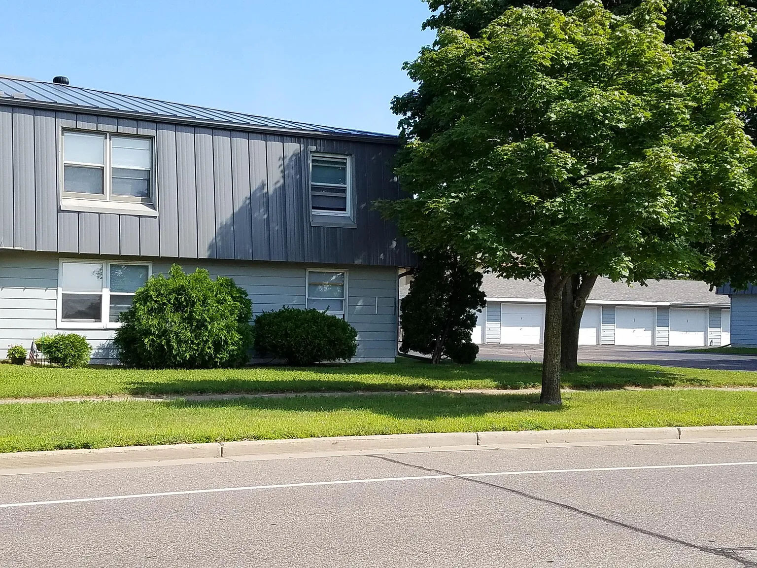 2 bed, 550 sqft, $900 — Photo 2