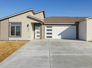 1336 S 50th Ave, West Richland, WA 99353
