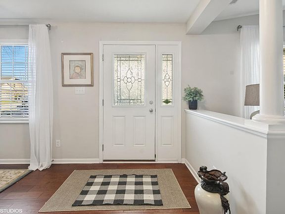 3rd image of 9421 W 107th Pl