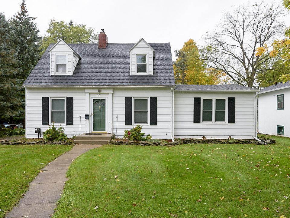 1st image of 227 Nelson Ave