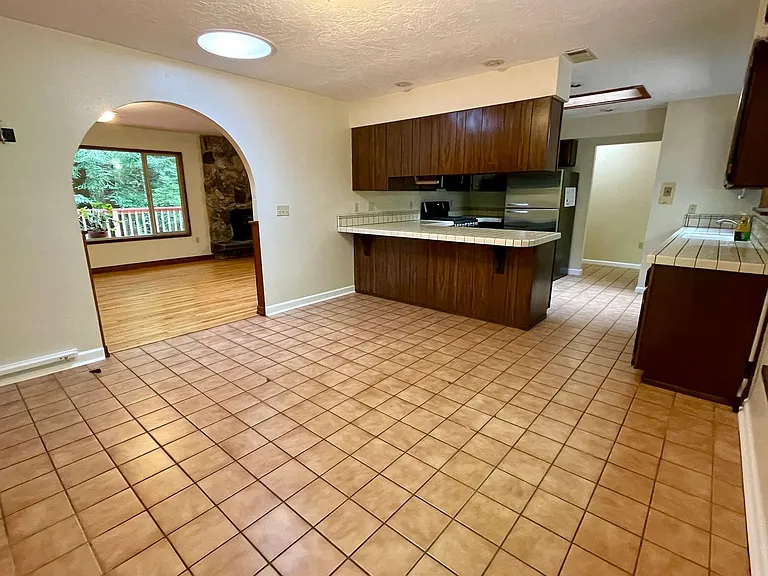 2485 Sonnenfelt Rd — Photo 10
