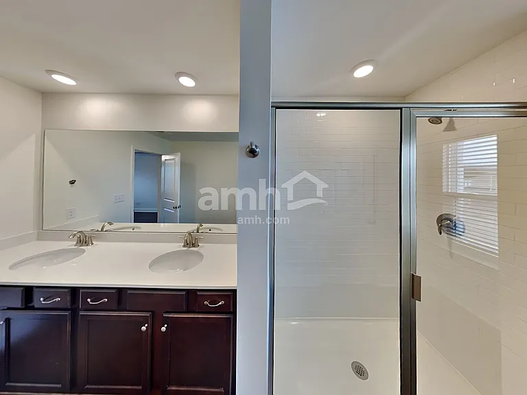 2128 Williamshire Ln — Photo 16