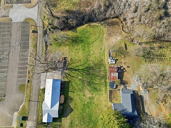 4th image of 74 Spring St