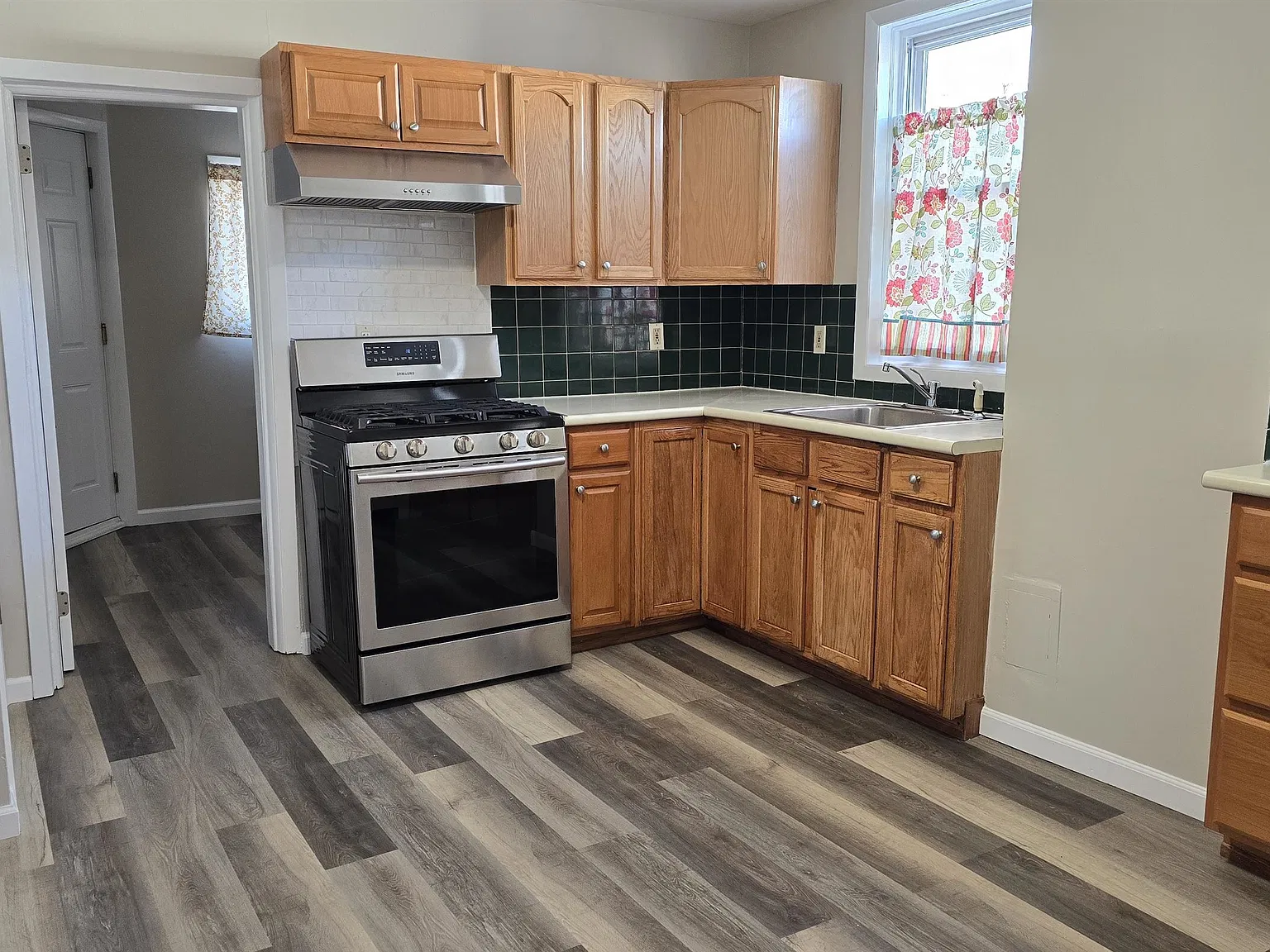 1 bed, 1.0 bath, 900 sqft, $1,850 — Photo 2