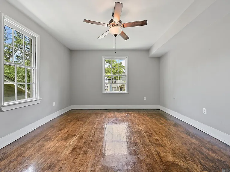 416 E State St — Photo 10