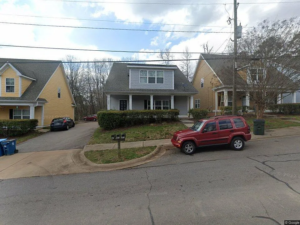 4 bed, 2082 sqft, $2,200 — Photo 2
