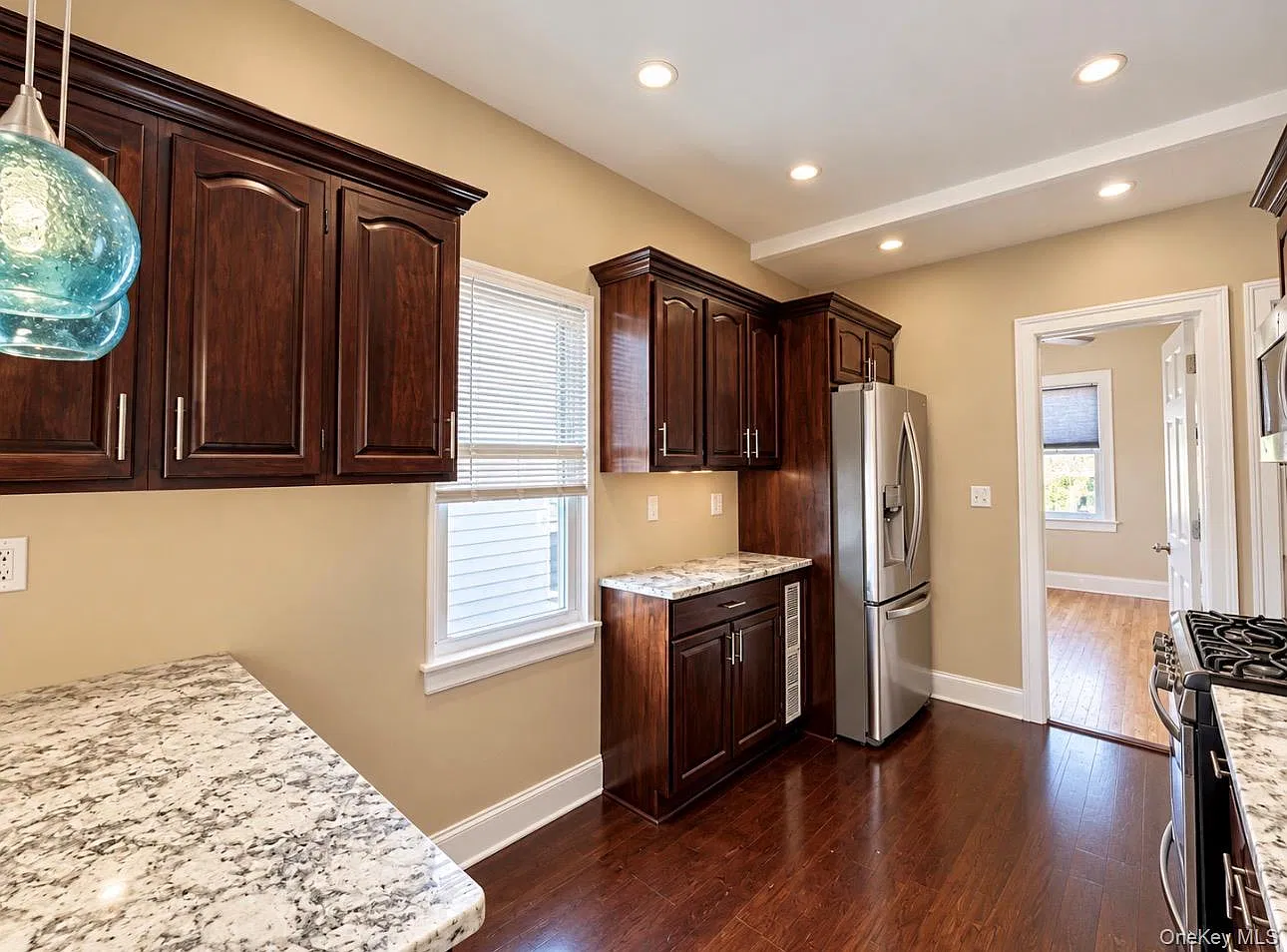 3 bed, 1.0 bath, 900 sqft, $3,500 — Photo 4