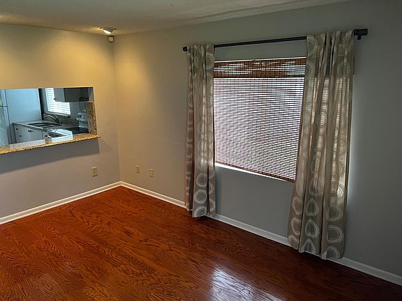 3rd image of 3220 Helen Ave