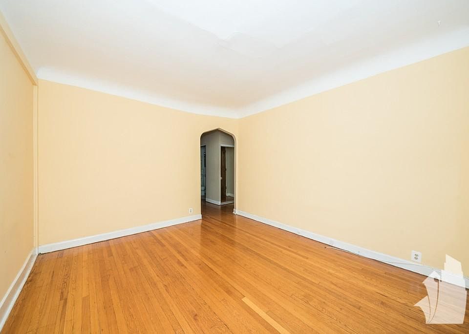 1st image of 655 W Buckingham Pl