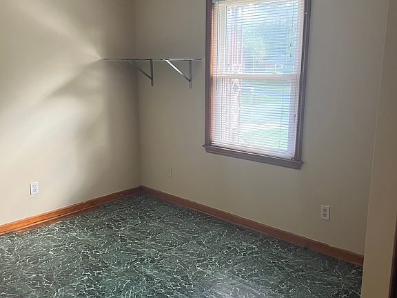 3rd image of 105 Wren Ct