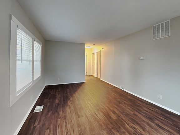 5th image of 457 Douglas Ct