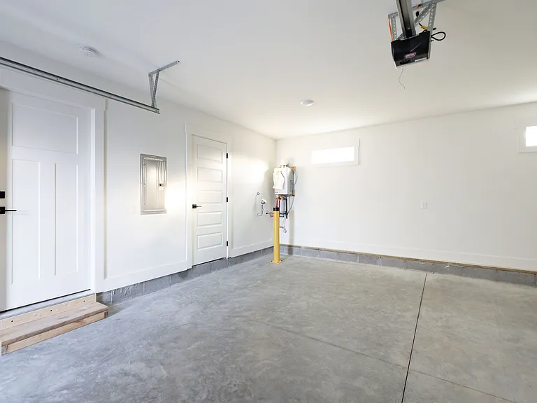326 E Trinity Ln #C — Photo 30