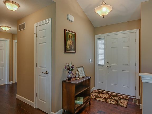 5th image of 55689 Cardinal Dr