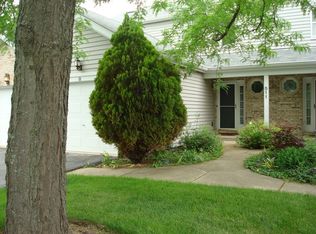 511 Nicole Dr APT B, Bartlett, IL 60103