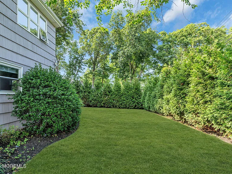 485 Freehold St — Photo 35