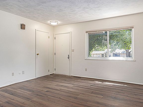 4th image of 36 Fox Ave