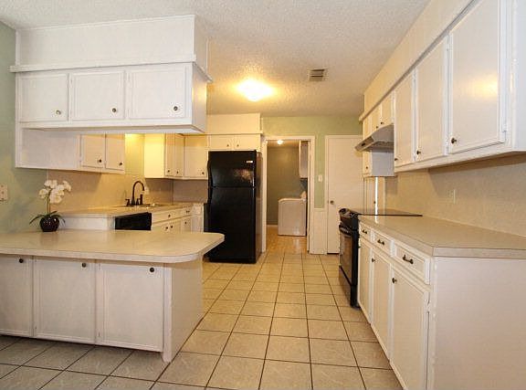 5th image of 9807 Knoxville Ave
