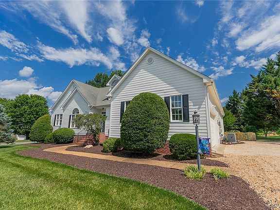 3rd image of 8490 Windsor Walk Ln