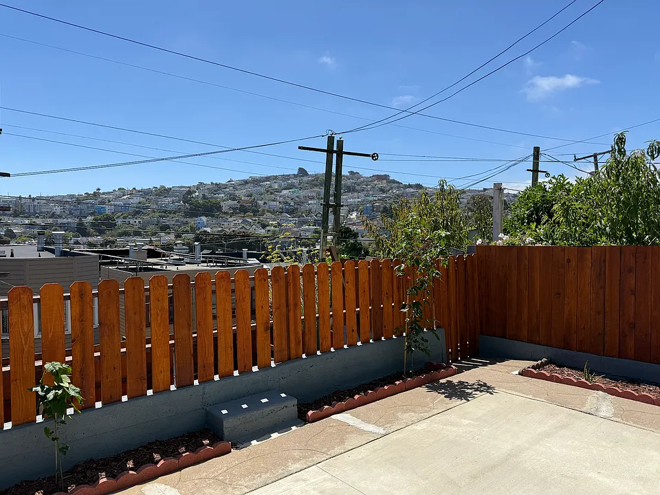 4041 Mission St