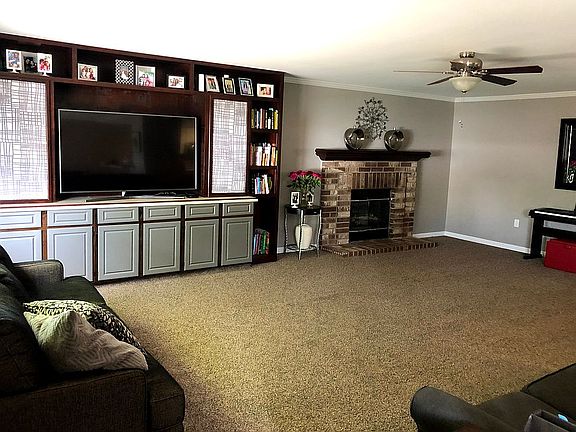 4th image of 22560 Sylvan Ave
