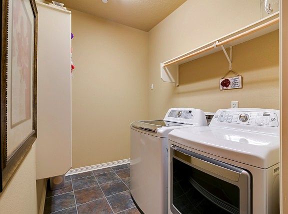5th image of 2038 Post Oak Cir