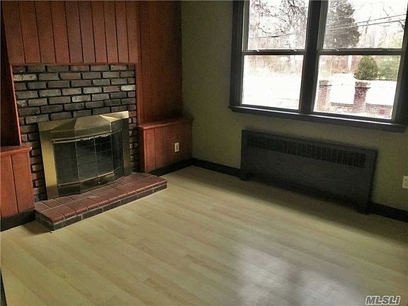 2nd image of 4 Marshall Dr