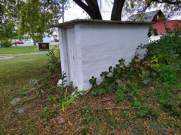 5th image of 214 S Central Ave