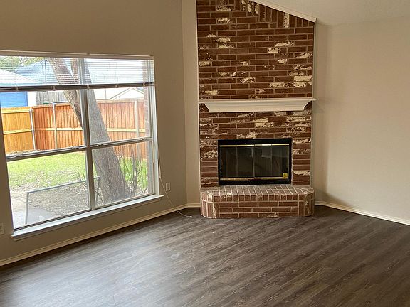 3rd image of 925 Applewood Dr