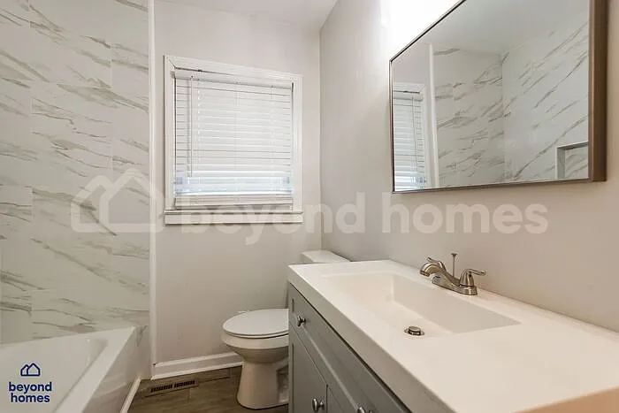 916 Julian Rd — Photo 8