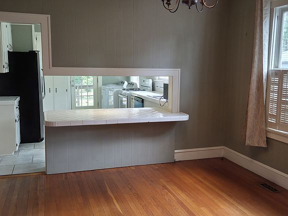 5th image of 623 Erie St