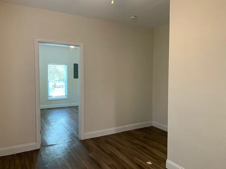 2222 W Bond St — Photo 6