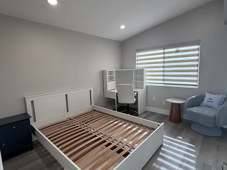 11392 Biscayne Blvd — Photo 2