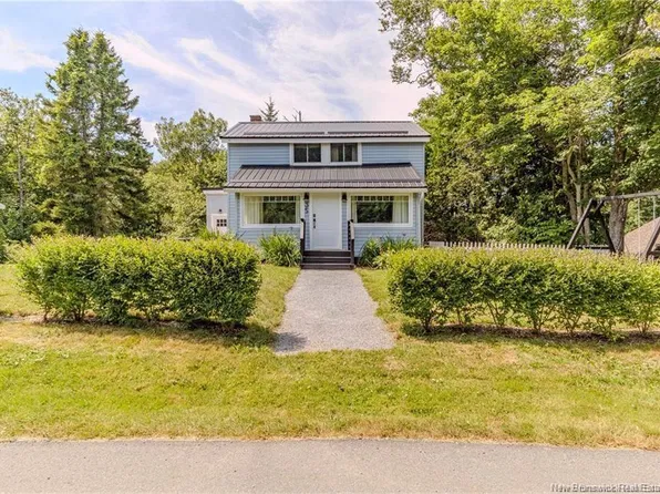 35 Central Ave, Grand Bay Westfield, NB E5K 2M5