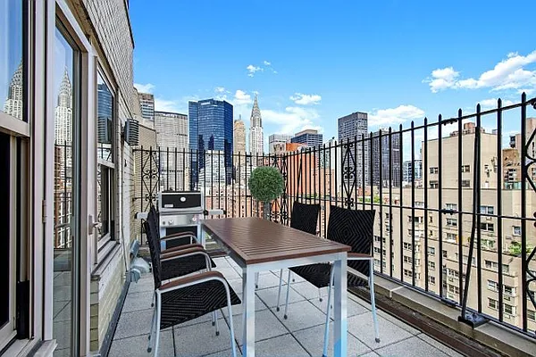 Rented by Stonehenge NYC LLC | media 9