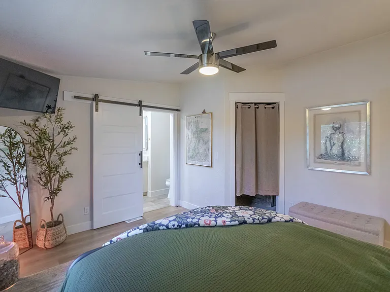 264 N 100 W — Photo 16
