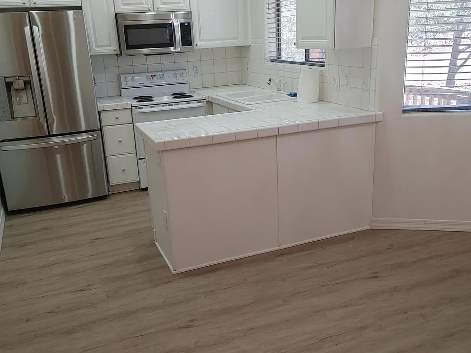 316 W Christopher Point