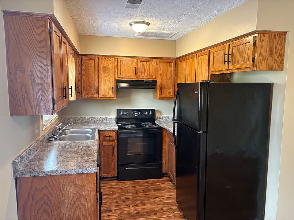 1st image of 216 Calumet Dr APT C