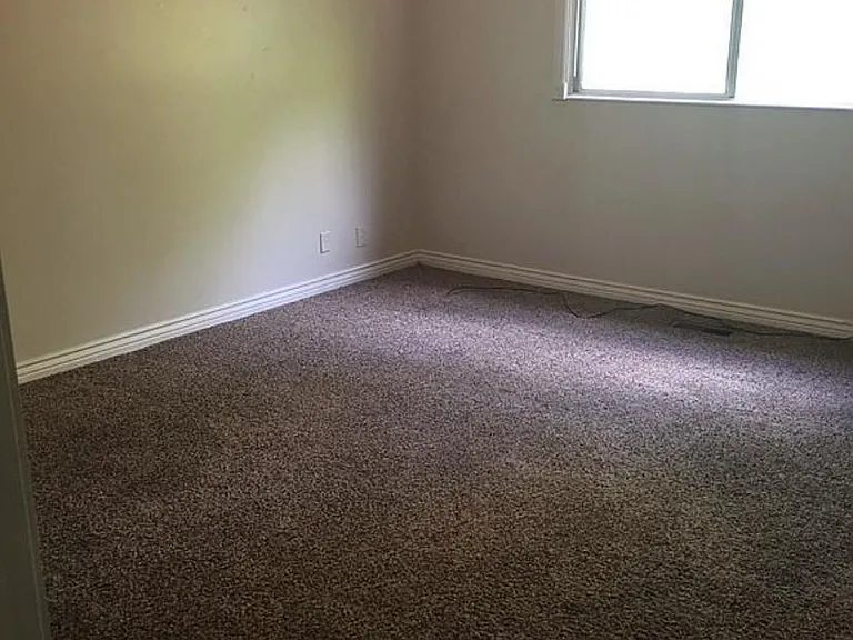 1905 Riviera Cir — Photo 4