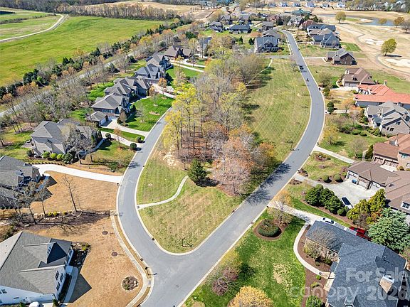4th image of 2718 Old Course Rd